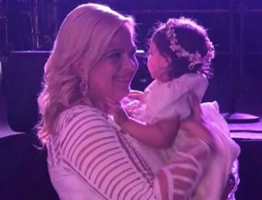 Κλέλια Χατζηιωάννου: Σε κολυμπήθρα αγάπης βάφτισε την κόρη της Αννα!